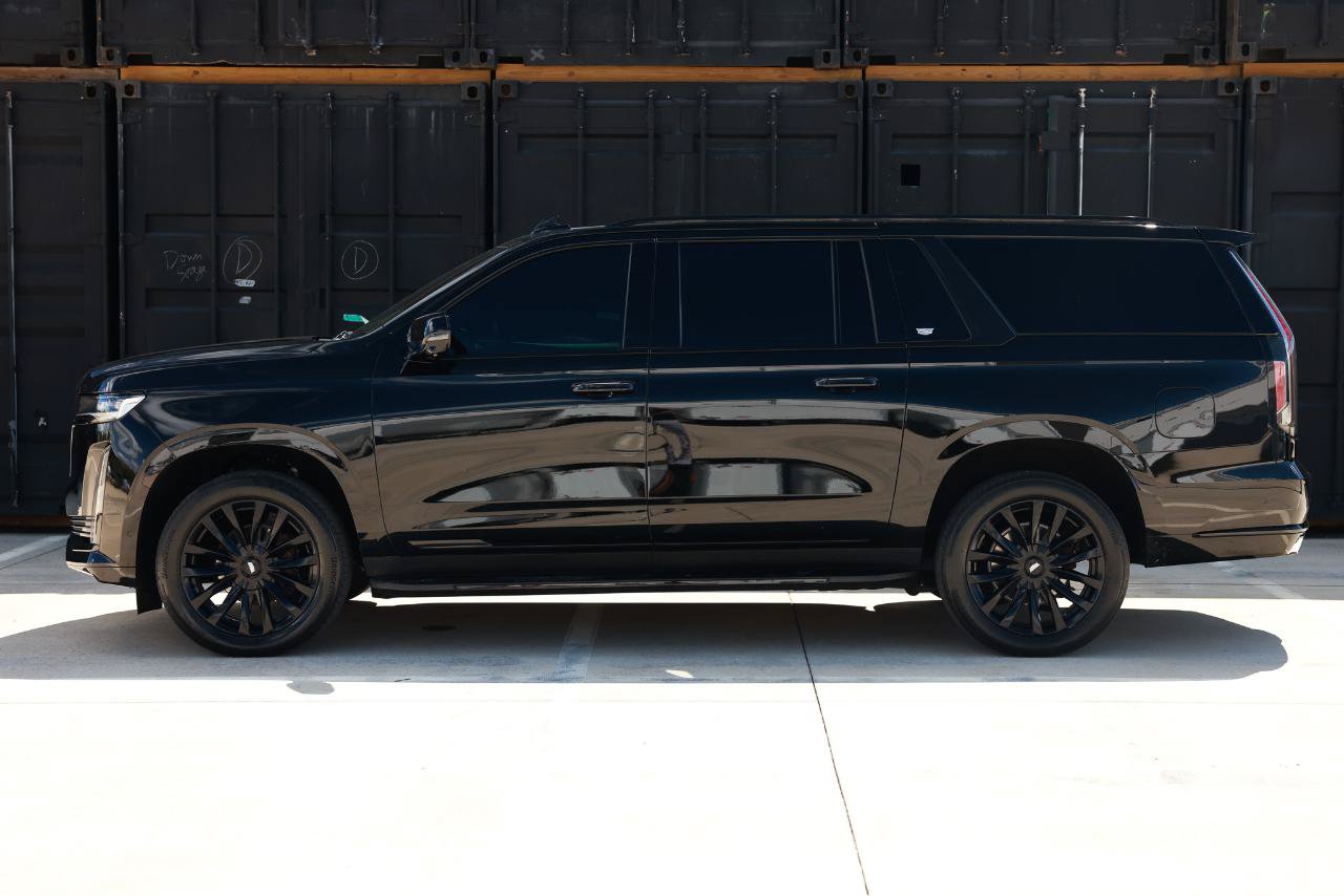 Used 2024 Cadillac Escalade ESV Premium Luxury AWD/4WD image 3