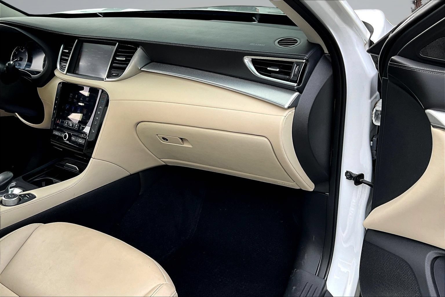 Used 2019 INFINITI QX50 Luxe w/ Navigation Package AWD/4WD image 22
