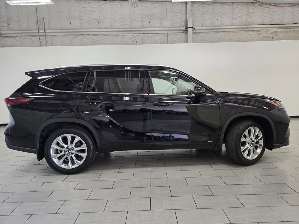 Used 2024 Toyota Highlander Limited image 21