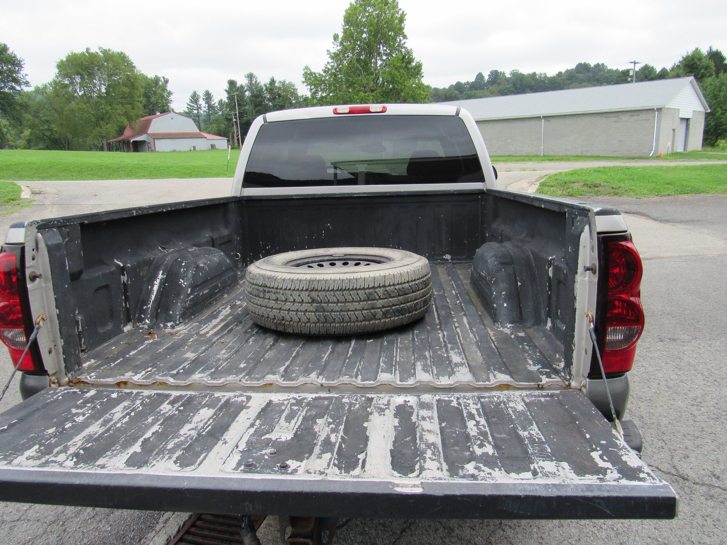 Used 2006 Chevrolet Silverado 1500 LT w/ Light Duty Power Package AWD/4WD image 9