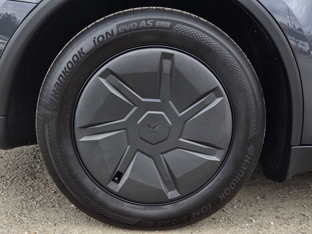 Used 2026 Tesla Model Y AWD image 9
