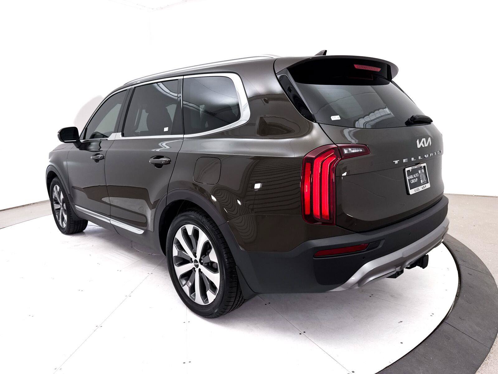 Used 2022 Kia Telluride EX w/ EX Premium Package FWD image 18