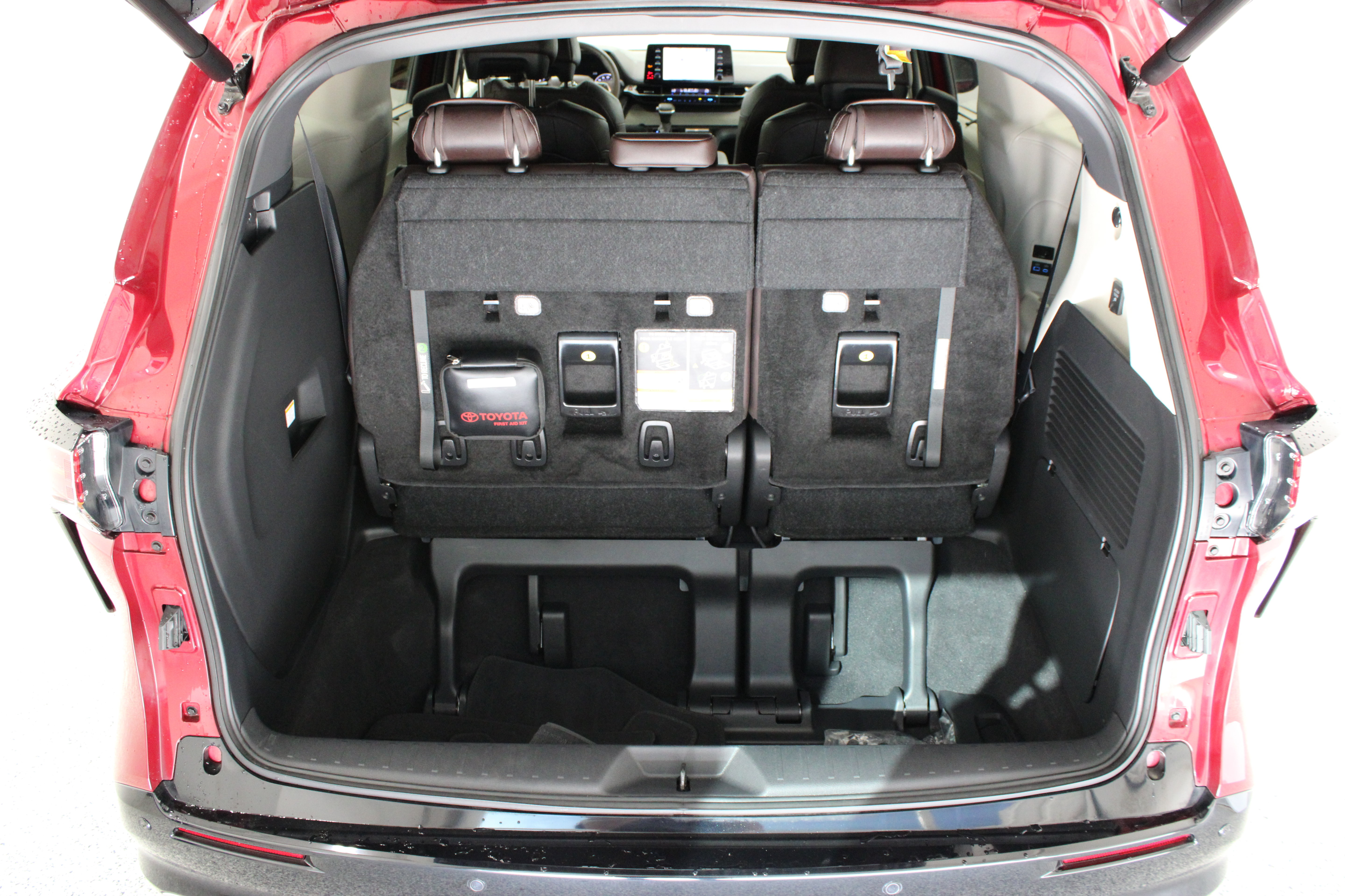 Used 2024 Toyota Sienna Platinum AWD/4WD image 36