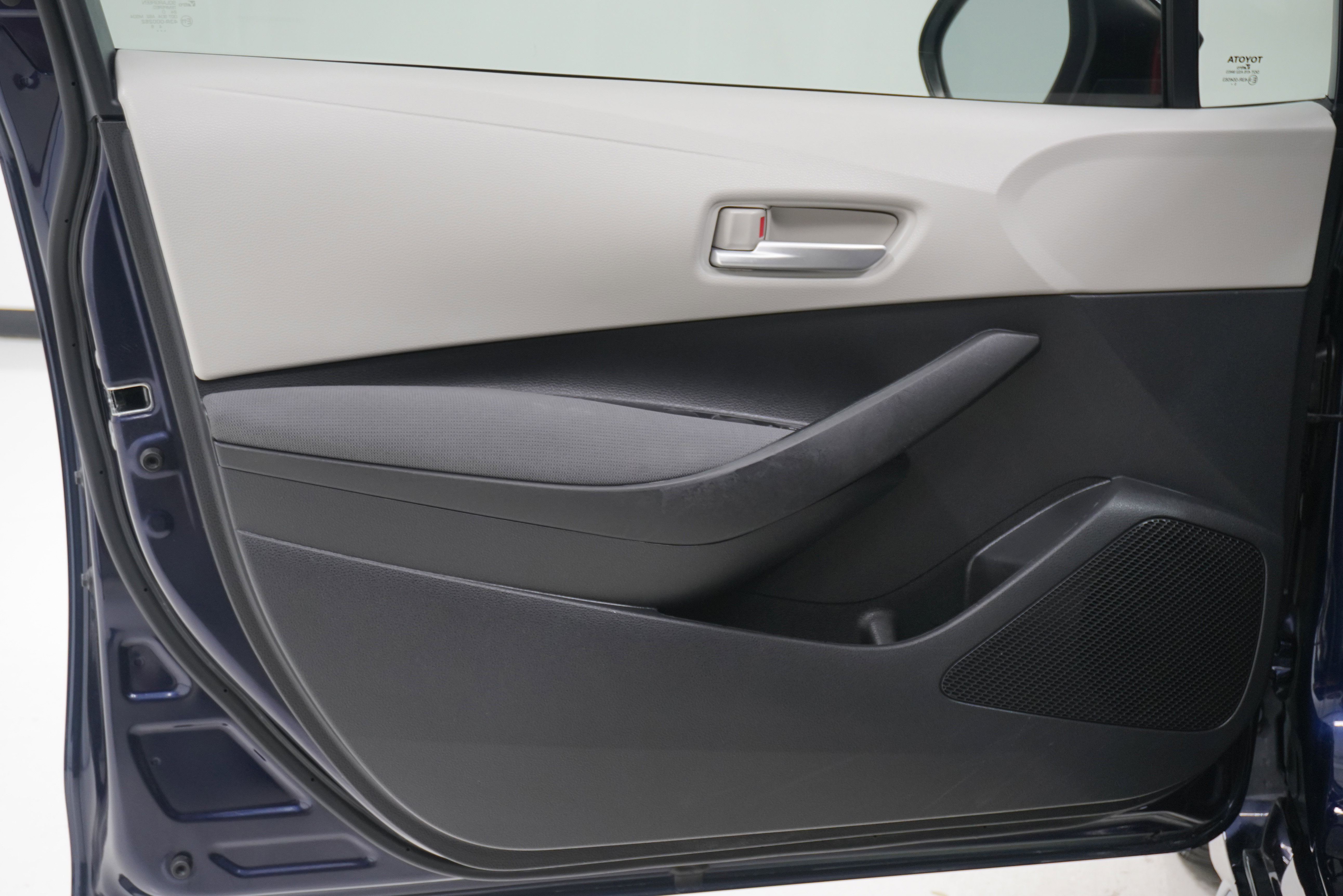 Used 2021 Toyota Corolla LE image 13