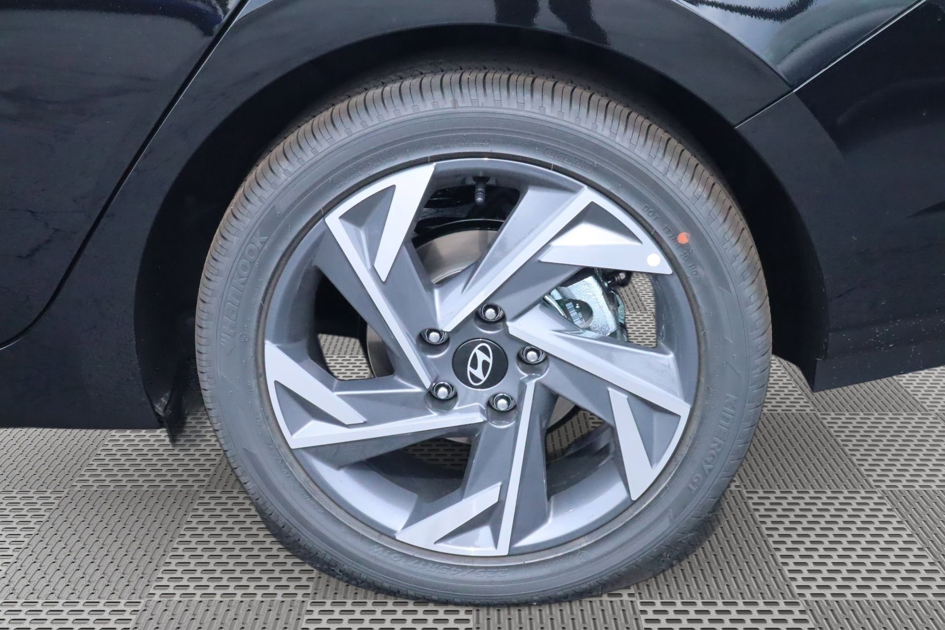 New 2025 Hyundai Elantra Limited image 5