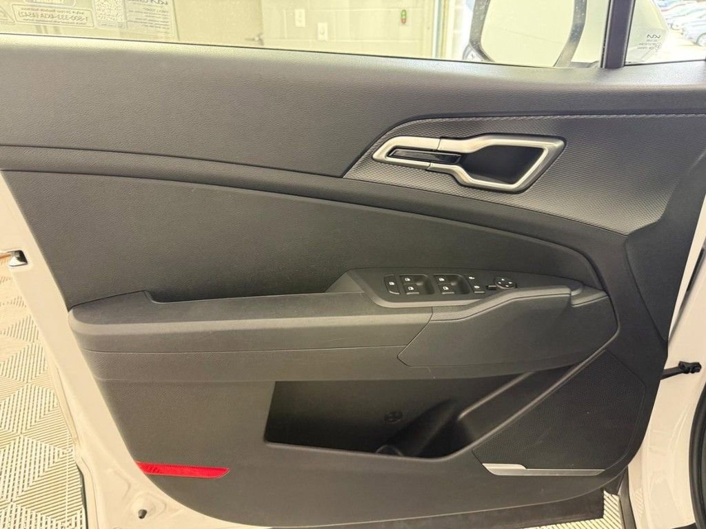 Used 2025 Kia Sportage LX image 14