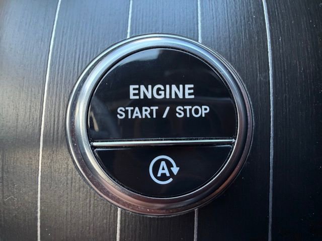 Used 2024 Mercedes-Benz GLC 300 4MATIC image 25