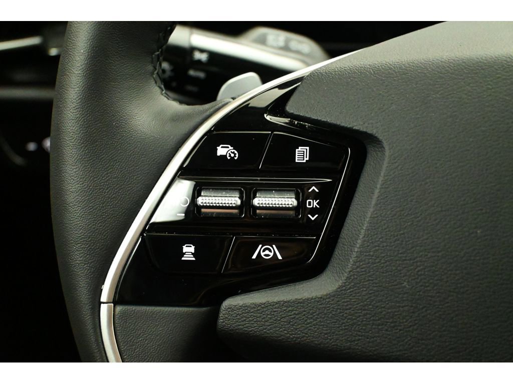 Used 2025 Kia Niro EX w/ EX Cold Weather Package FWD image 24