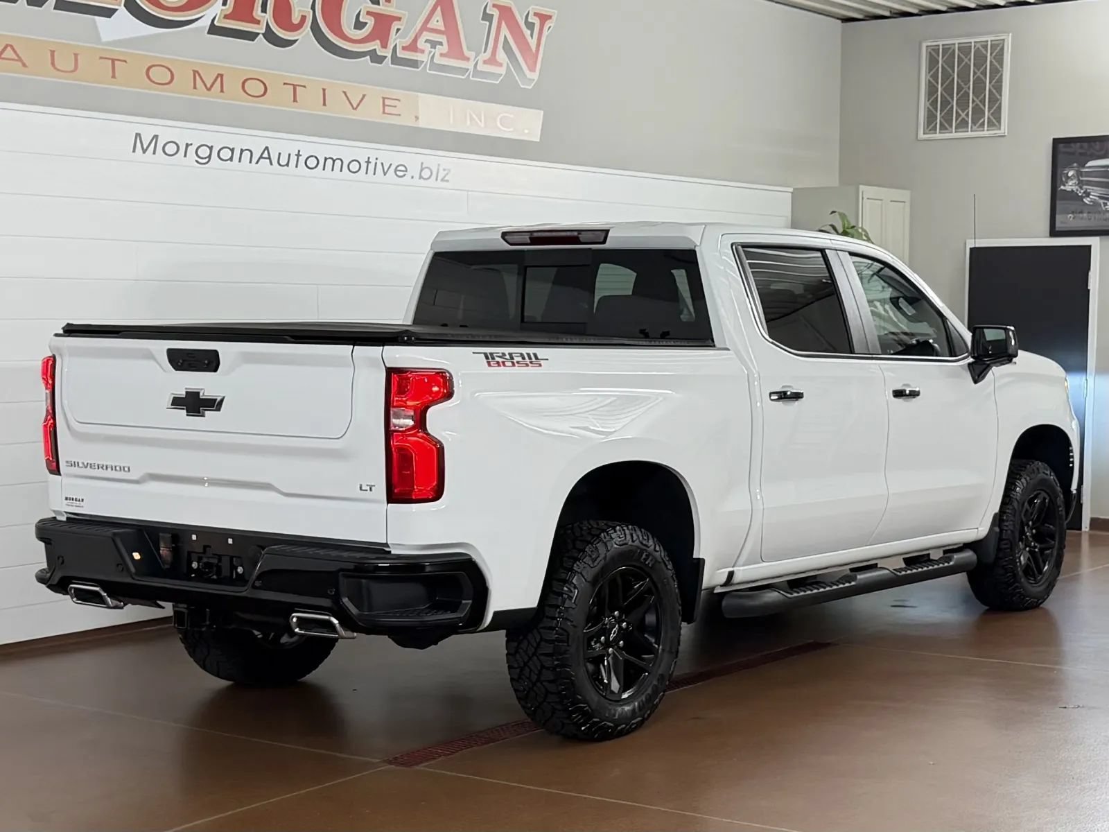 Used 2023 Chevrolet Silverado 1500 LT Trail Boss w/ LT Trail Boss Premium Package AWD/4WD image 3