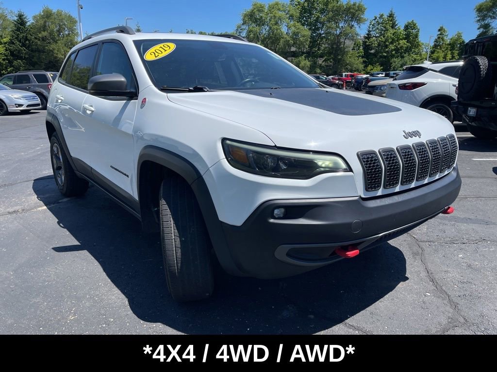 Used 2019 Jeep Cherokee Trailhawk AWD/4WD image 2