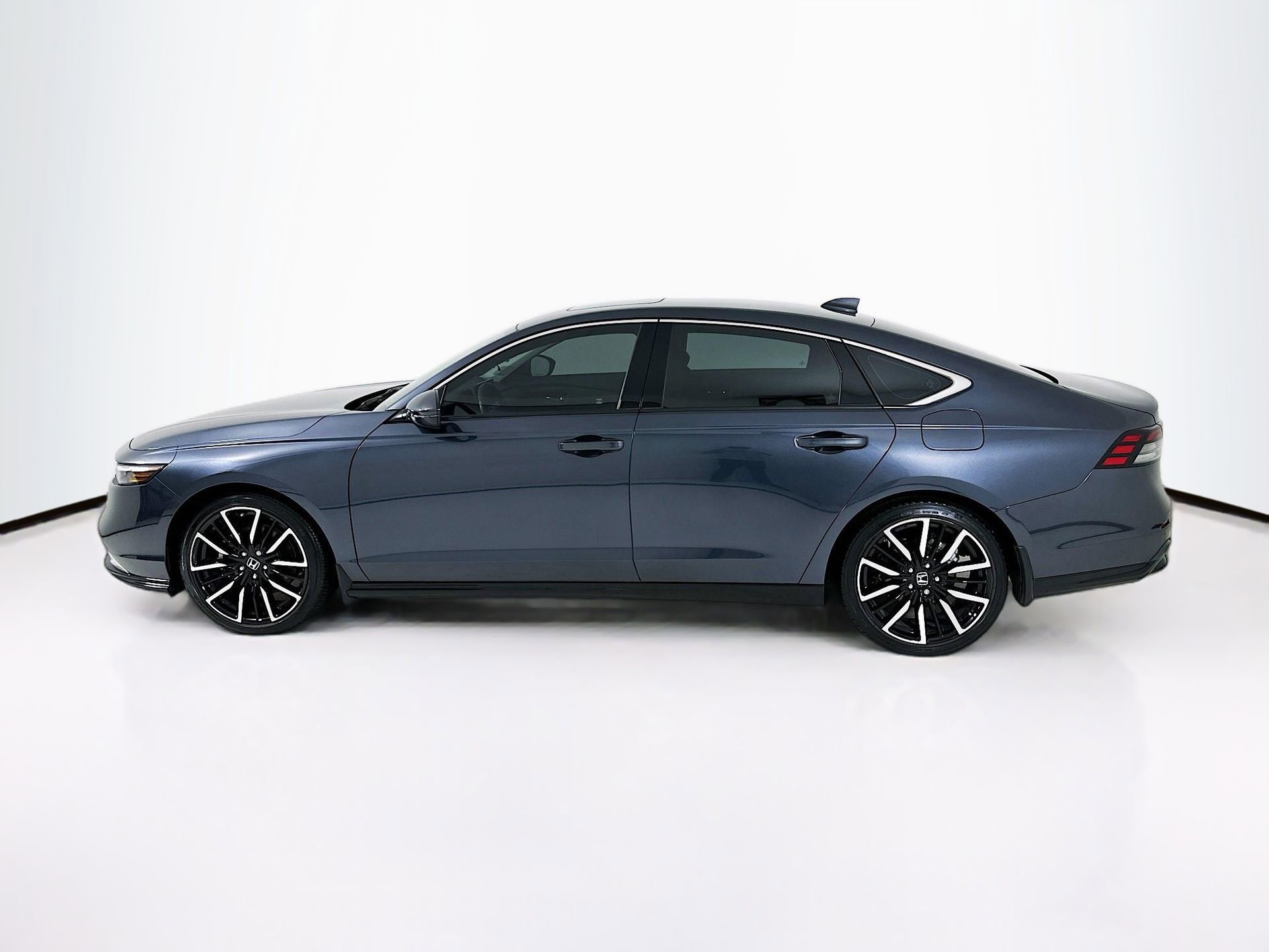 Used 2023 Honda Accord Touring image 5