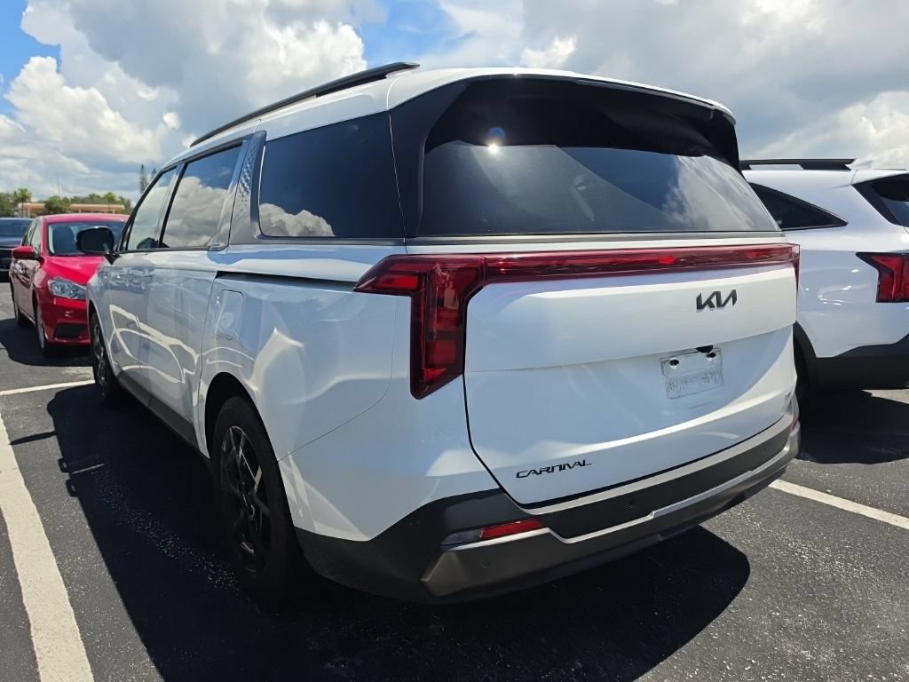 Certified 2025 Kia Carnival SX FWD image 11