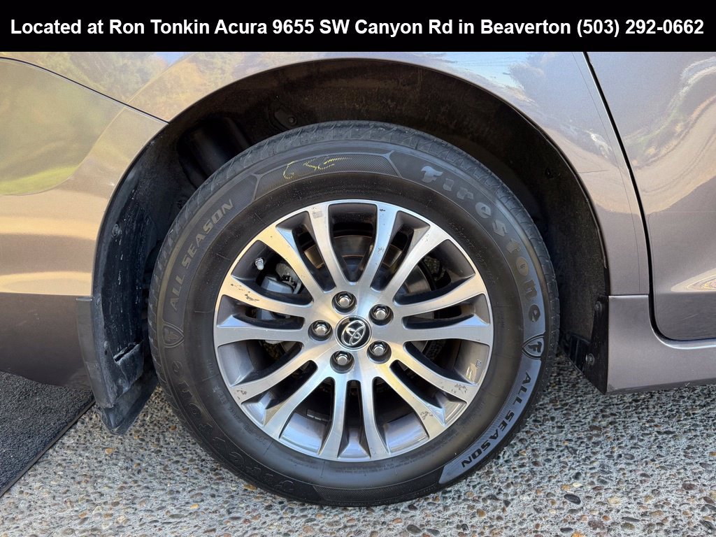 Used 2019 Toyota Sienna XLE w/ XLE Navigation Package FWD image 9