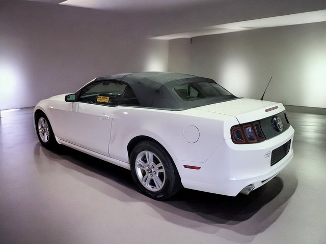 Used 2013 Ford Mustang Convertible image 11