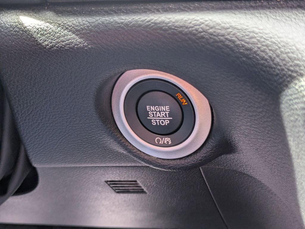 Used 2025 Chrysler Pacifica Select FWD image 24