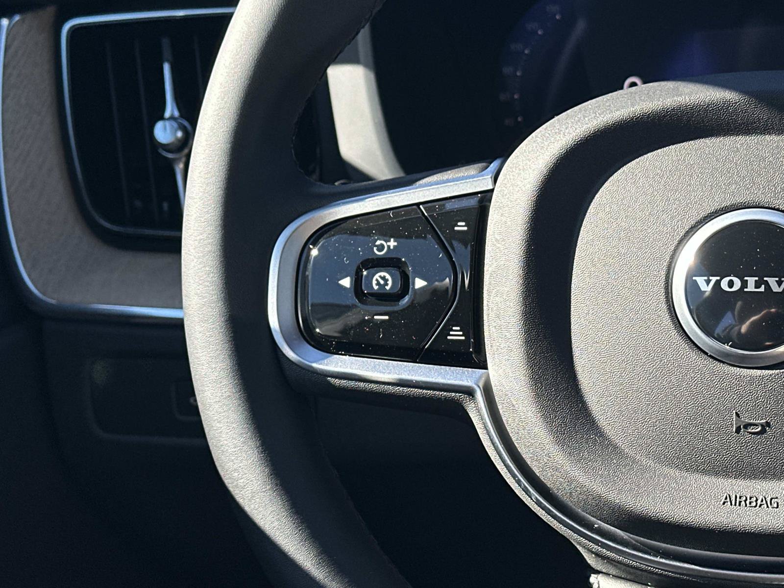 New 2026 Volvo XC60 T8 Plus w/ Climate Package AWD/4WD image 8