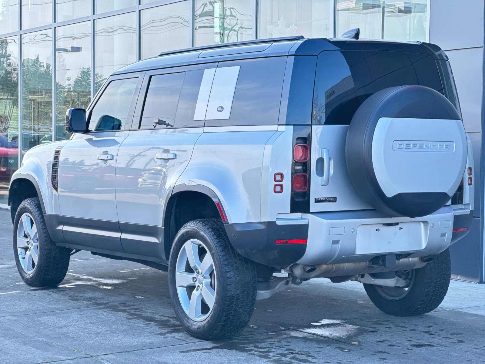 Used 2020 Land Rover Defender 110 First Edition image 5