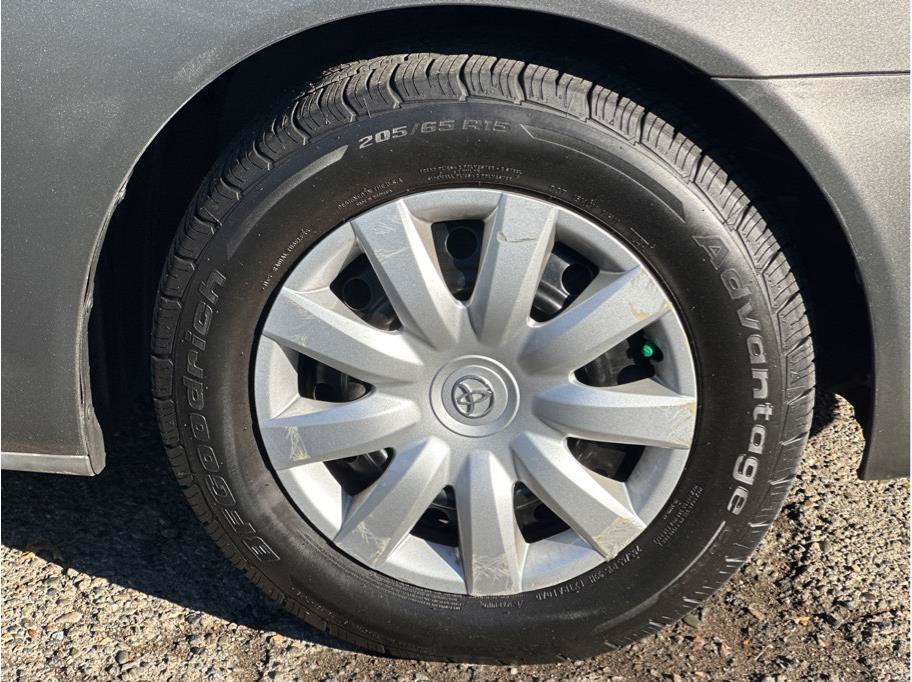 Used 2005 Toyota Camry LE FWD image 10
