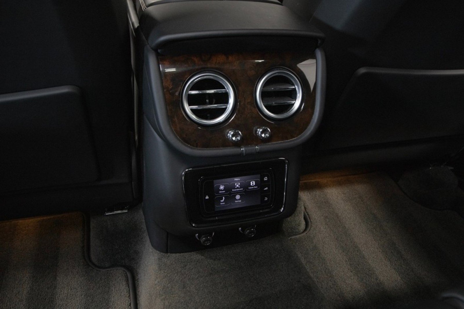 Used 2017 Bentley Bentayga image 48
