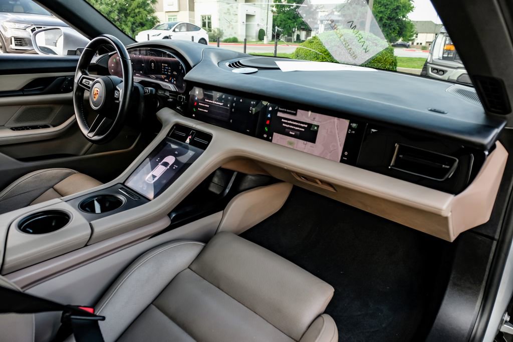 Used 2022 Porsche Taycan image 9