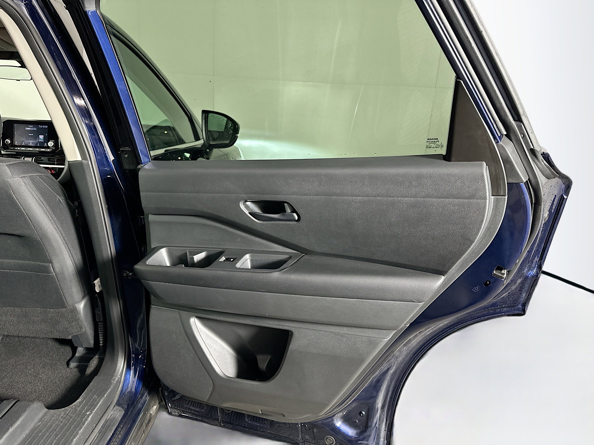 Used 2024 Nissan Pathfinder SV image 30