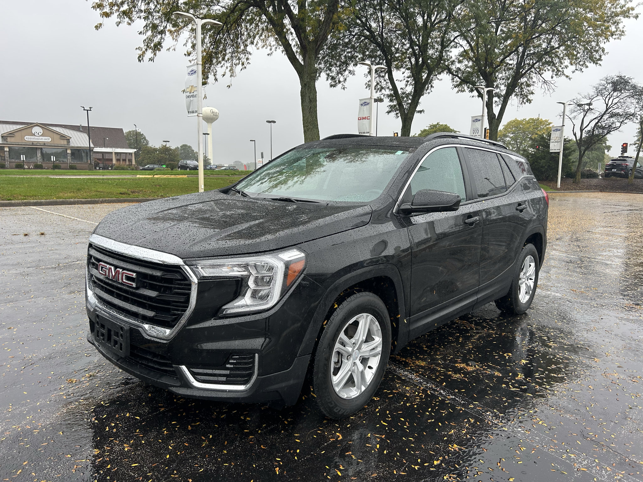 Used 2022 GMC Terrain SLE w/ Driver Convenience Package AWD/4WD image 3