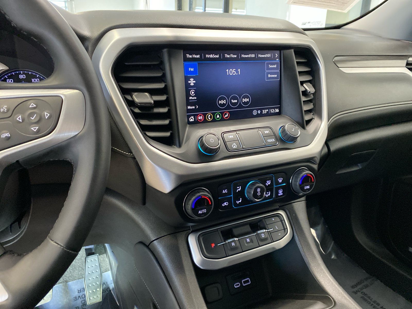 Used 2023 GMC Acadia SLT AWD/4WD image 26