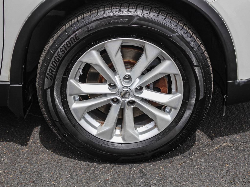 Used 2014 Nissan Rogue SV w/ SV Family Package image 13