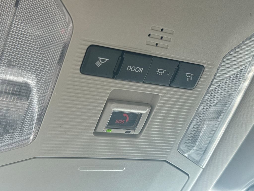 Used 2024 Toyota RAV4 LE image 31