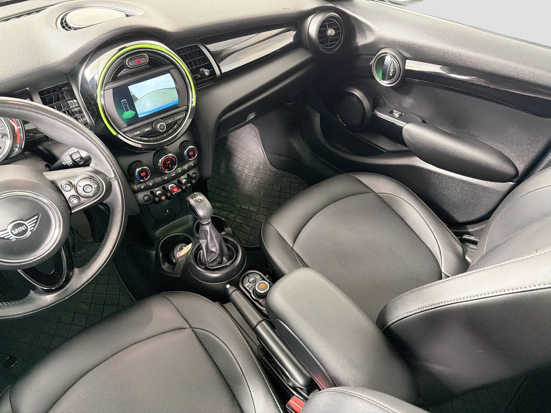 Used 2019 MINI Cooper 4-Door Hardtop w/ Storage Package image 26