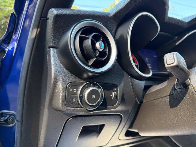 Used 2023 Alfa Romeo Stelvio Ti AWD/4WD image 33