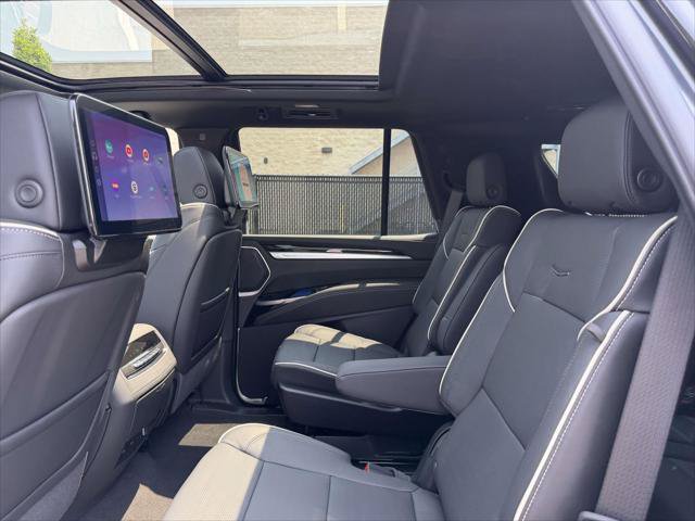 Used 2026 Cadillac Escalade Luxury w/ Touring Package AWD/4WD image 15