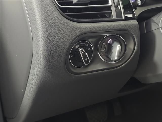 Certified 2025 Porsche Macan image 18
