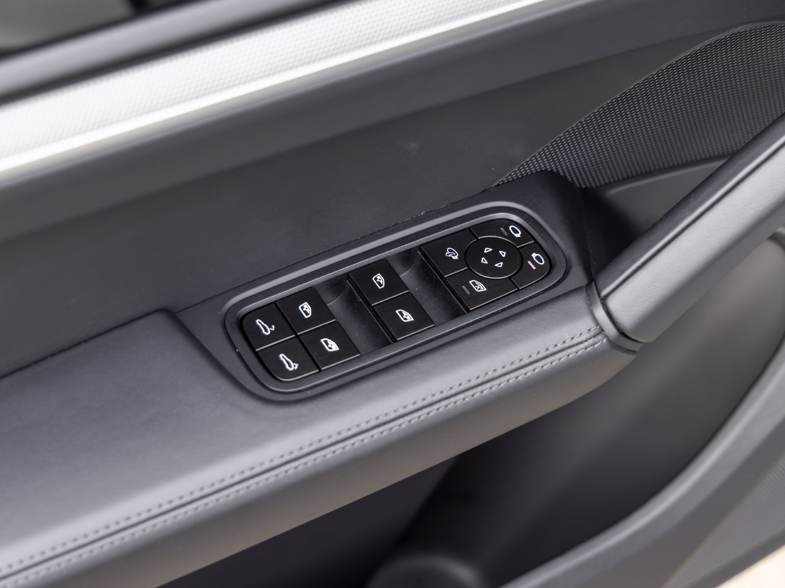 Certified 2026 Porsche Cayenne Coupe AWD/4WD image 26