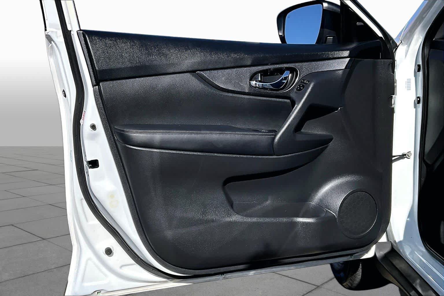 Used 2019 Nissan Rogue SV FWD image 21