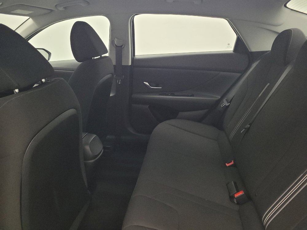 Used 2023 Hyundai Elantra SEL w/ Convenience Package FWD image 18