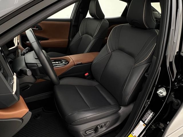 Used 2025 Toyota Crown Limited image 12