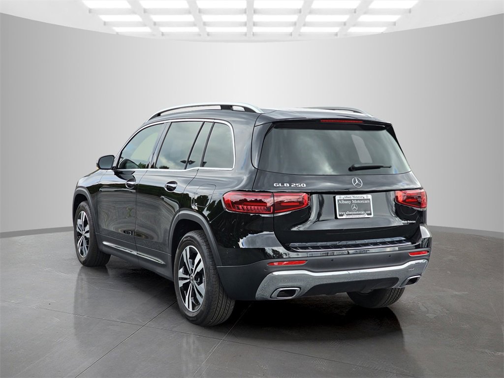 Used 2025 Mercedes-Benz GLB 250 image 4
