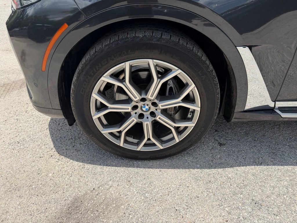 Used 2022 BMW X7 xDrive40i w/ Premium Package AWD/4WD image 9