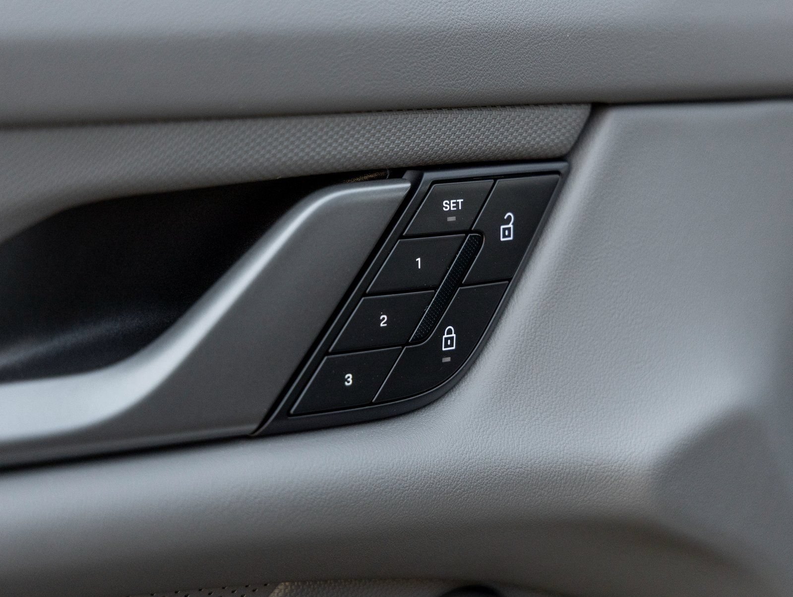 Certified 2025 Porsche Taycan AWD/4WD image 20
