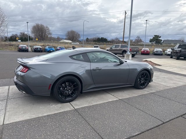 Used 2025 Ford Mustang Premium image 5