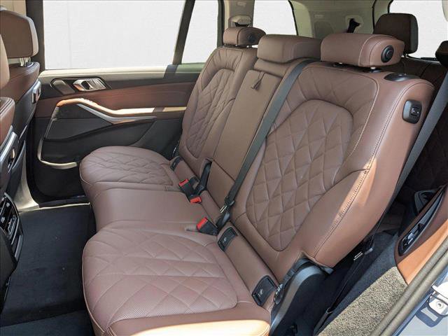 Used 2026 BMW X7 xDrive40i w/ Premium Package image 16