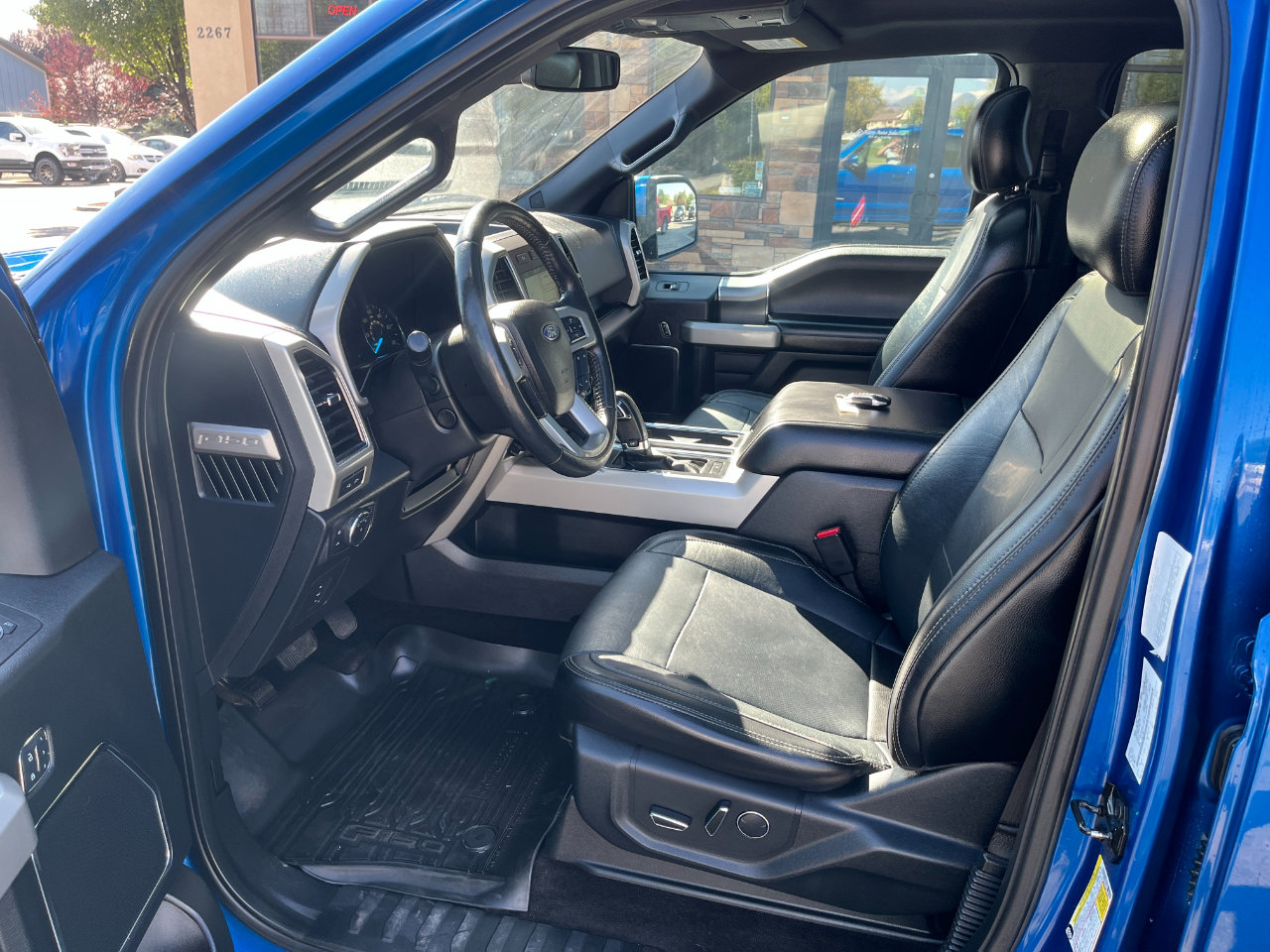 Used 2017 Ford F150 Lariat w/ Equipment Group 502A Luxury image 4