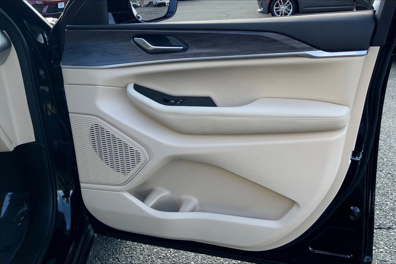 Certified 2023 Jeep Grand Cherokee Limited image 22