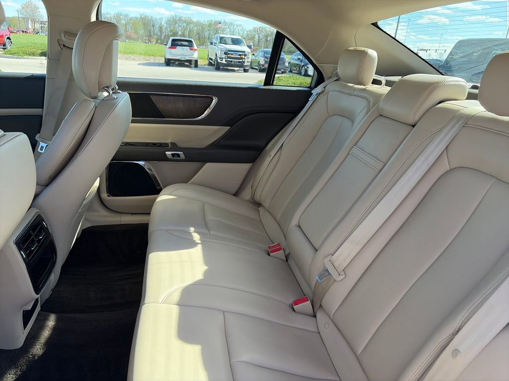 Used 2017 Lincoln Continental Premiere FWD image 29