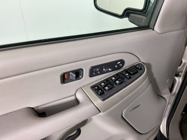 Used 2005 Chevrolet Suburban Z71 w/ Preferred Equipment Group AWD/4WD image 10