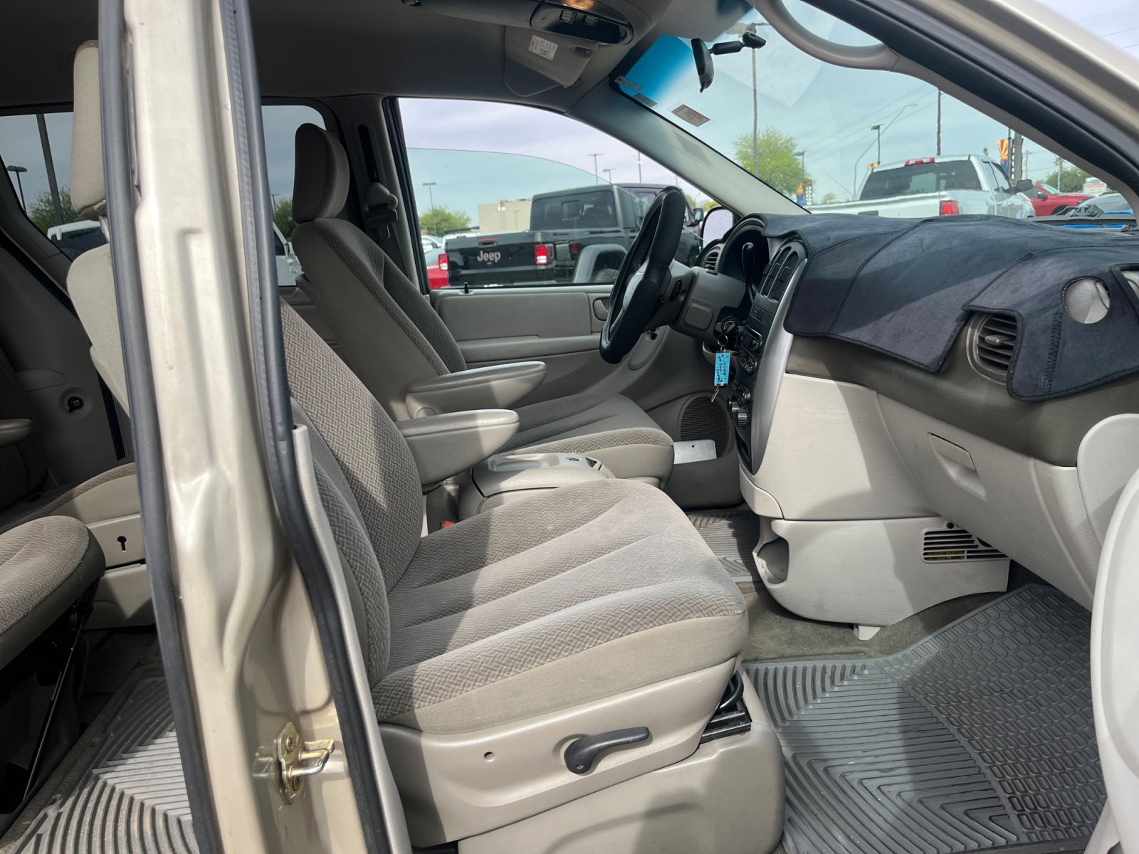 Used 2005 Chrysler Town & Country Touring w/ Trailer Tow Group image 19