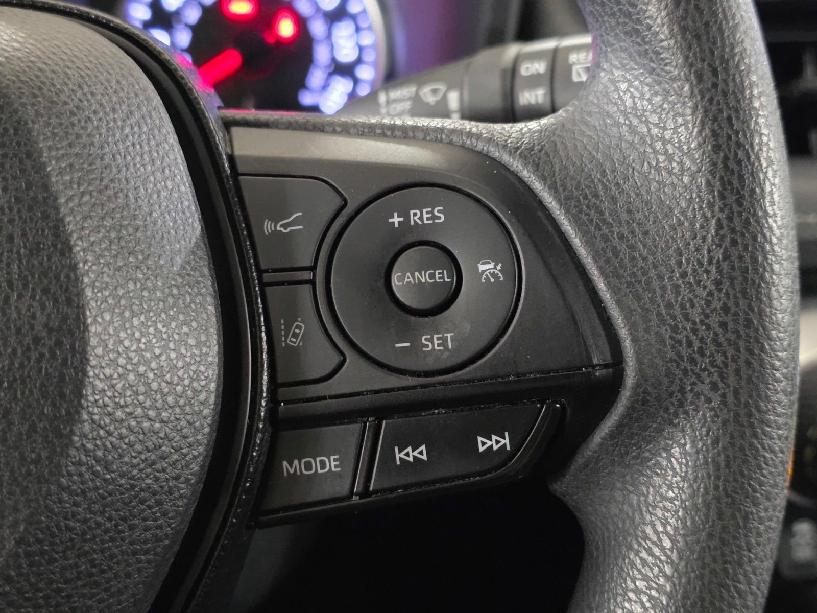 Used 2019 Toyota RAV4 XLE FWD image 32