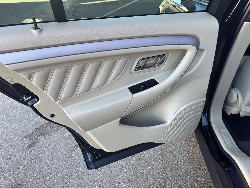 Used 2019 Ford Taurus SE image 9