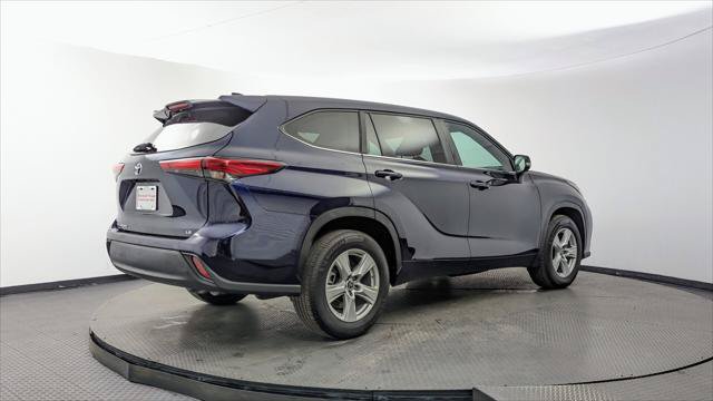 Used 2023 Toyota Highlander LE FWD image 8